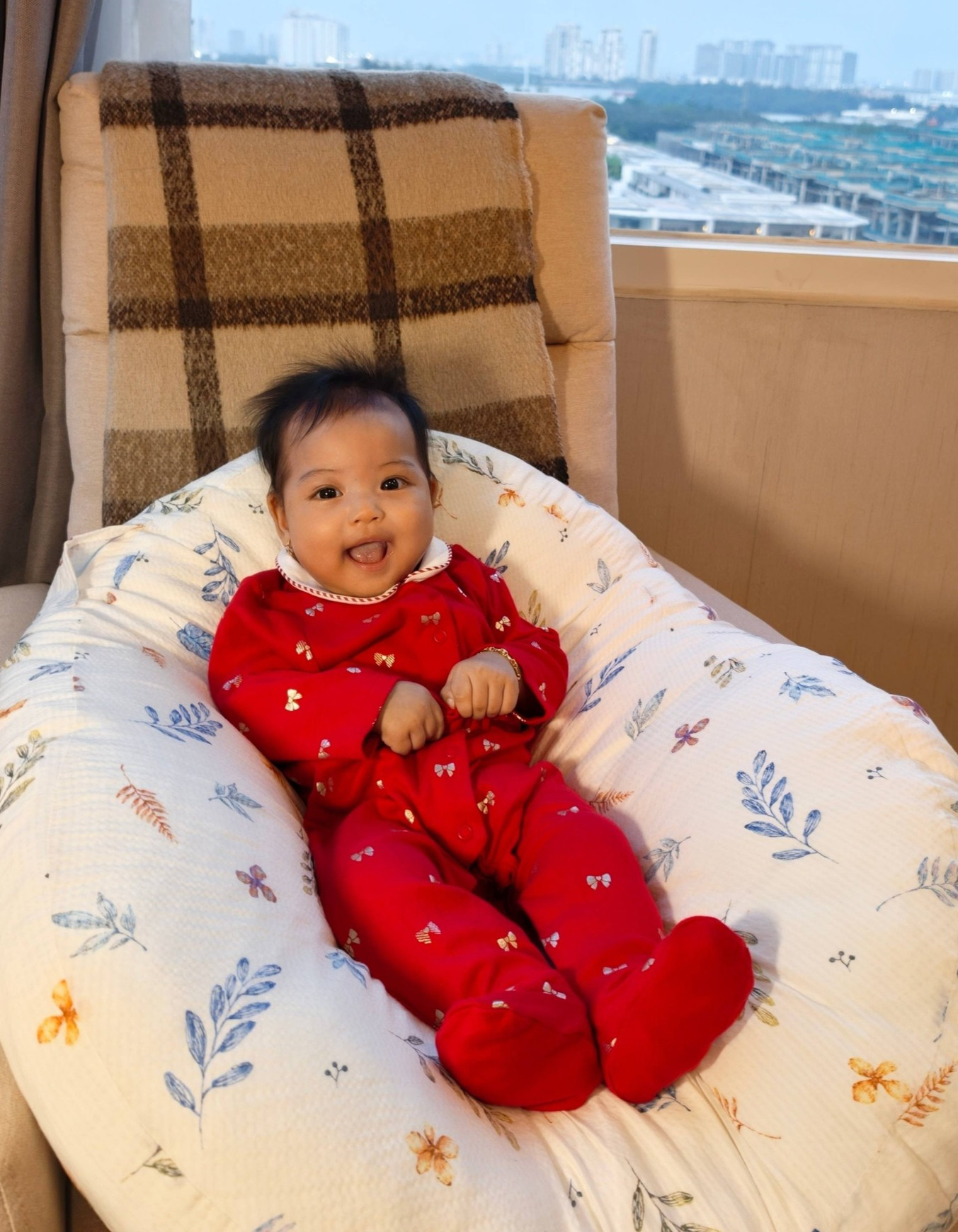 Con gái tròn 4 tháng tuổi, vợ chồng H'Hen Niê có tâm sự gây chú ý插图 Con gái tròn 4 tháng tuổi, vợ chồng H'Hen Niê có tâm sự gây chú ý插图