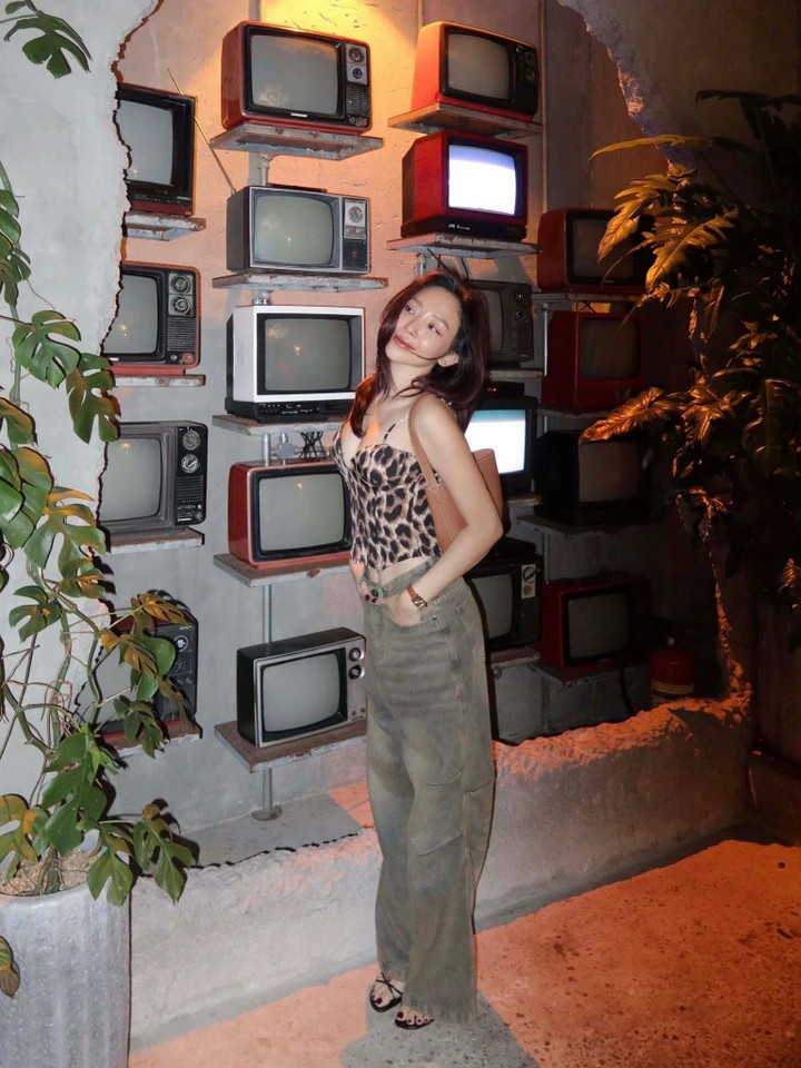 Nhiều khán giả cho rằng những dòng trạng thái phản ánh rõ tâm thế của nữ ca sĩ trong giai đoạn chuyển mình, mạnh mẽ vượt qua biến cố.