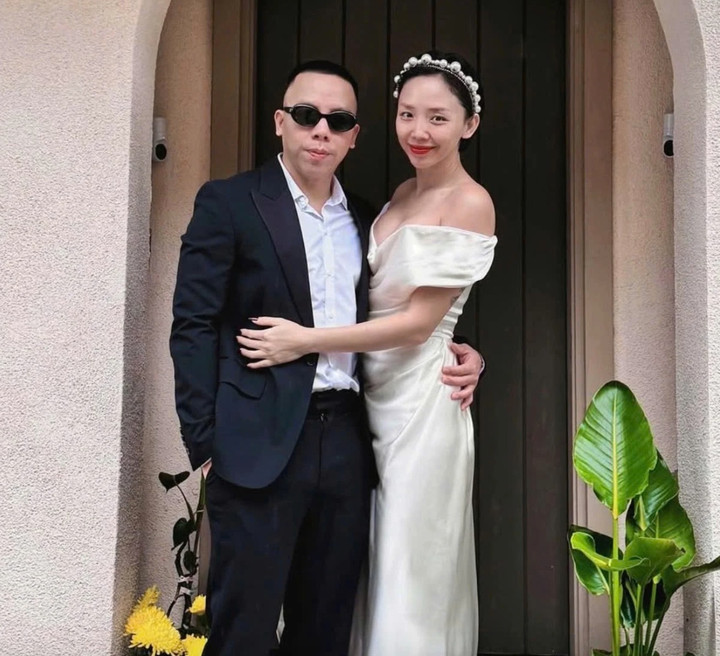 Ngày 17/1, Tóc Tiên và Touliver cùng lên tiếng xác nhận đã “đường ai nấy đi” sau 10 năm gắn bó. Trong thông báo, nữ ca sĩ cho biết cả hai vốn luôn giữ đời sống cá nhân ở mức riêng tư, mong muốn được nhìn nhận thông qua âm nhạc và con đường nghề nghiệp. Tuy nhiên, trước áp lực dư luận, sau khi có sự đồng thuận của hai bên gia đình, cả hai quyết định lên tiếng.