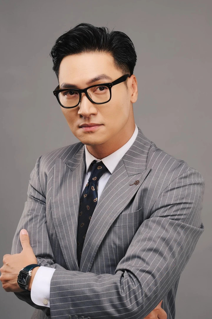 Mạnh Trường trong vai Triển - Chánh Văn phòng UBND tỉnh Việt Đông trong