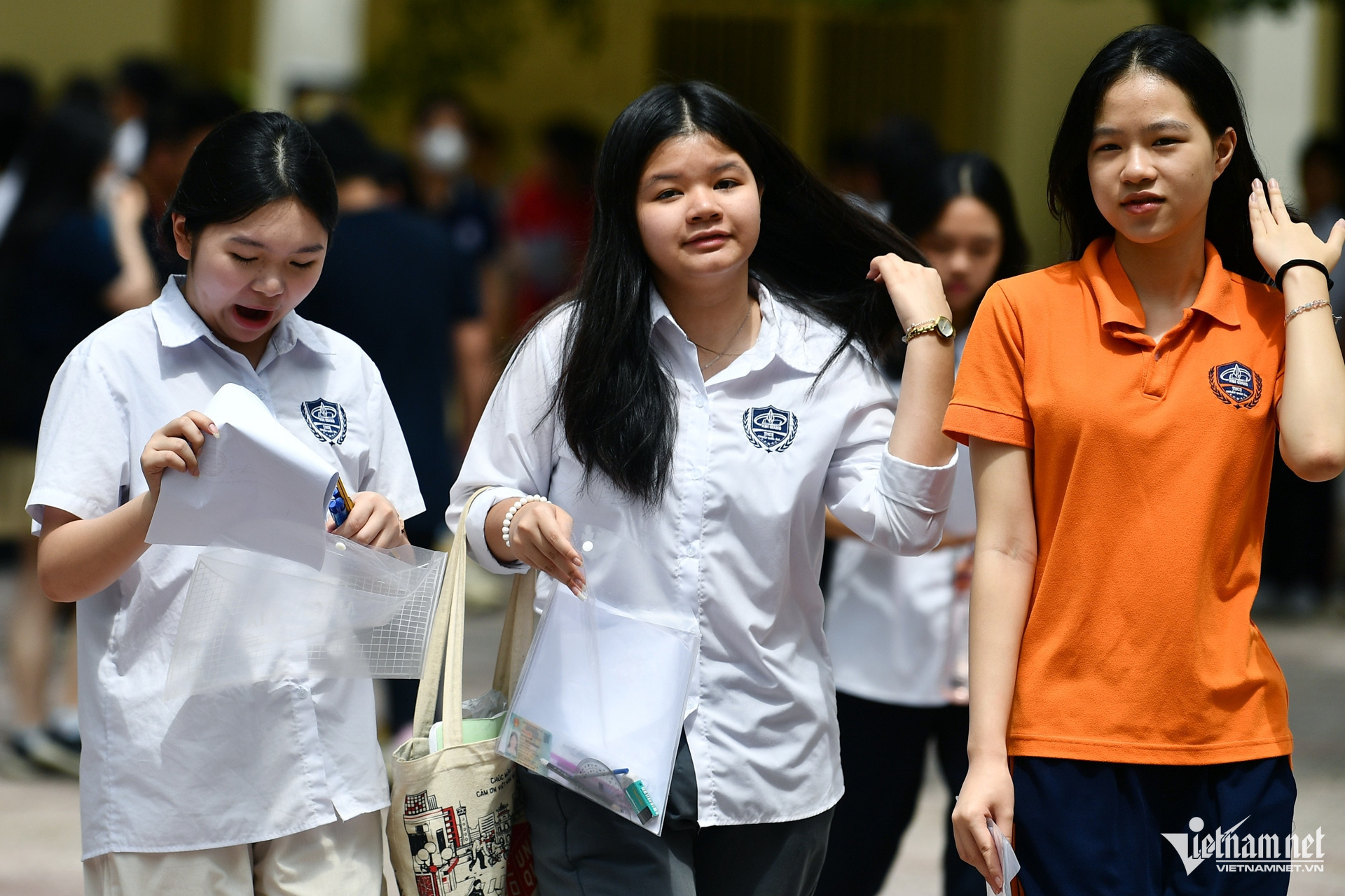 Cuộc đua vào lớp 10 công lập: Mở thêm lối đi để phụ huynh và học sinh bớt khổ插图 W-Thi sinh thi vao 10_13.jpg