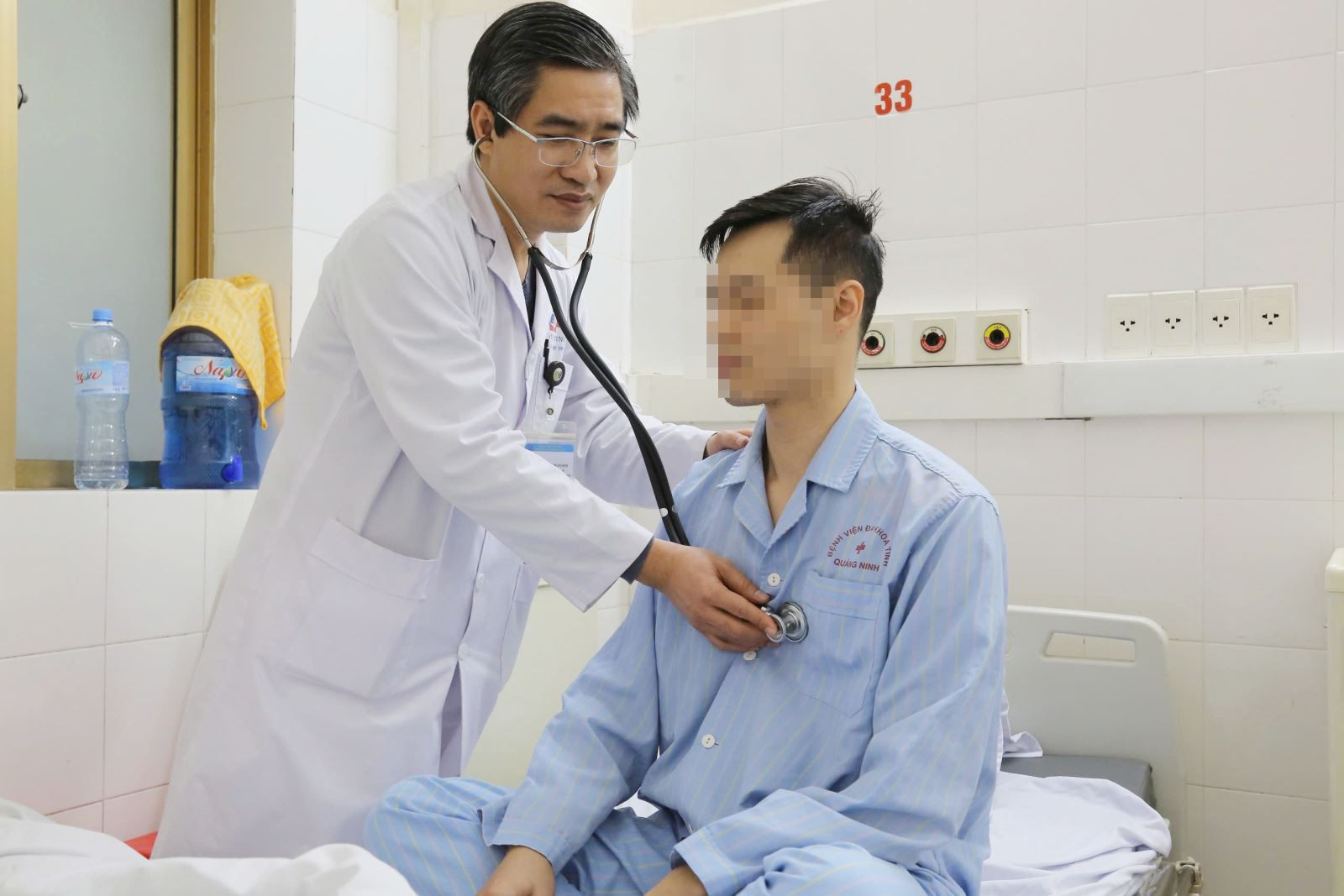 Đi nội soi dạ dày, người đàn ông trẻ thoát nguy cơ tử vong do nhồi máu cơ tim插图 nhoi mau co tim