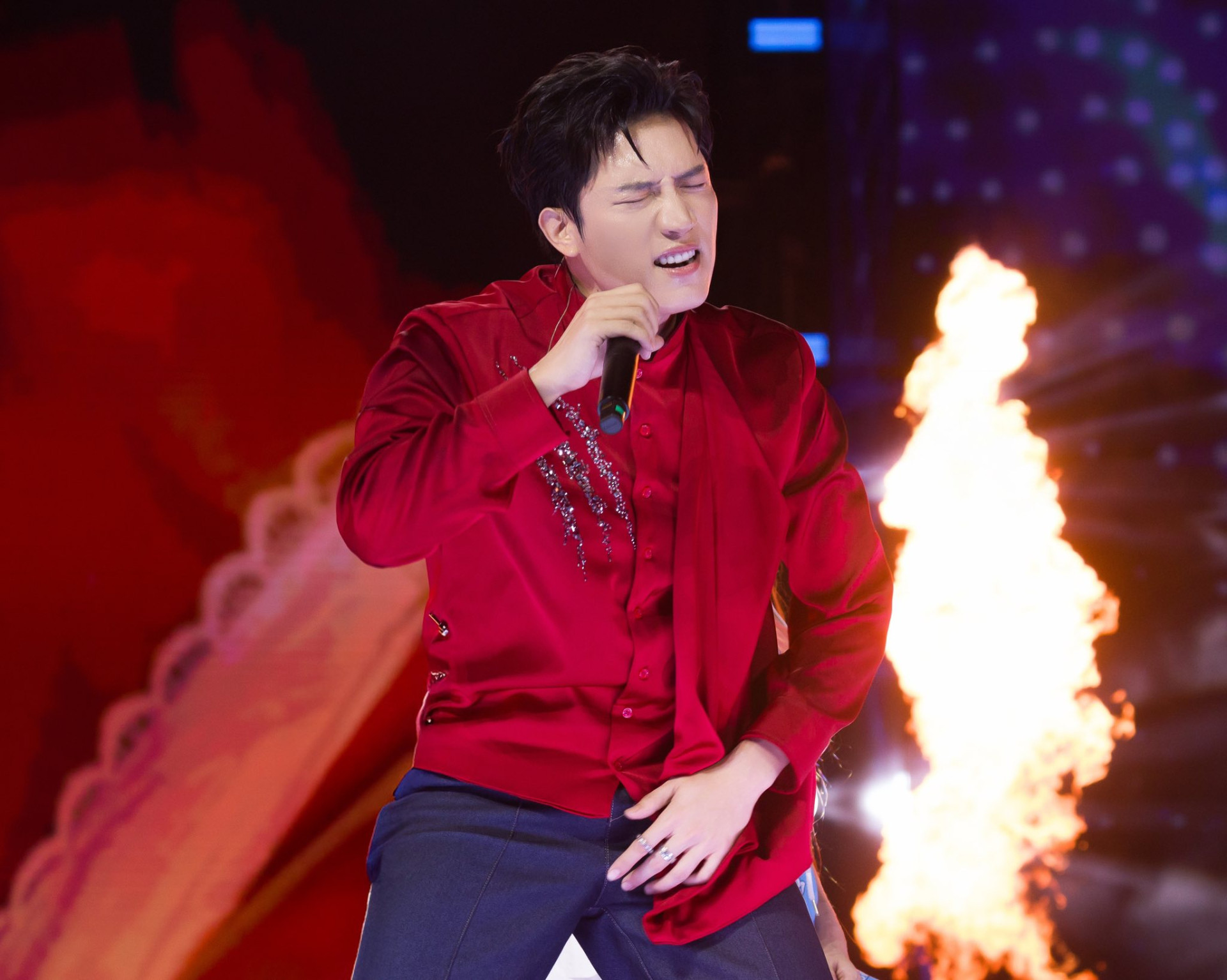 Nam ca sĩ đắt show bậc nhất showbiz và chuyện xúc động đằng sau ca khúc 'Thưa Đảng'插图2 Nam ca sĩ đắt show bậc nhất showbiz và chuyện xúc động đằng sau ca khúc