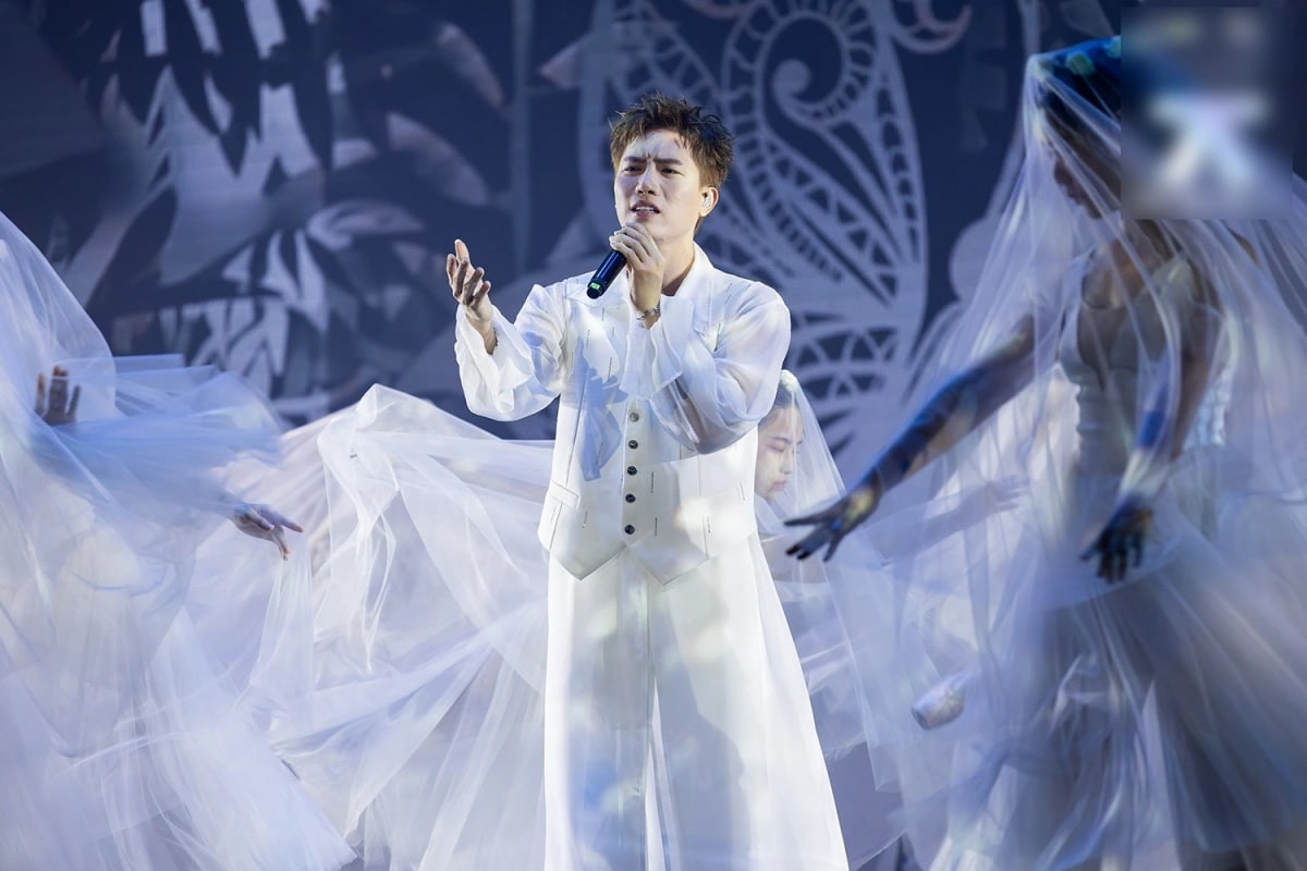 Nam ca sĩ đắt show bậc nhất showbiz và chuyện xúc động đằng sau ca khúc 'Thưa Đảng'插图5 Nam ca sĩ đắt show bậc nhất showbiz và chuyện xúc động đằng sau ca khúc