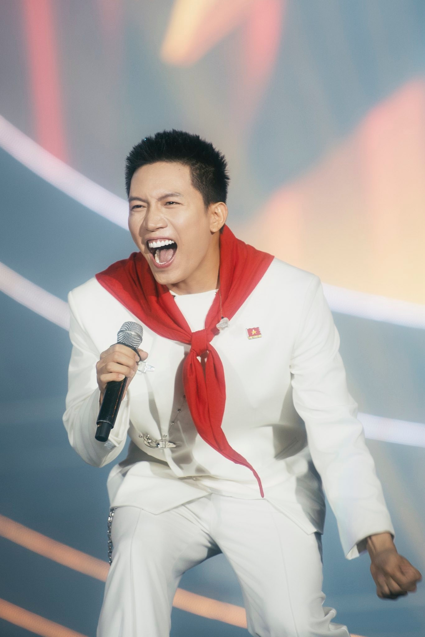 Nam ca sĩ đắt show bậc nhất showbiz và chuyện xúc động đằng sau ca khúc