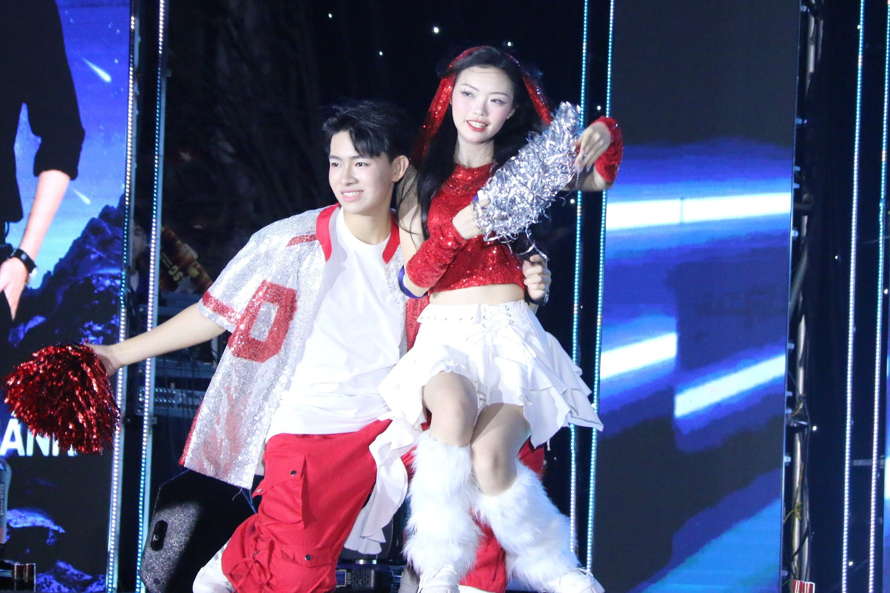 206 duyên dáng ngoại thương.JPG