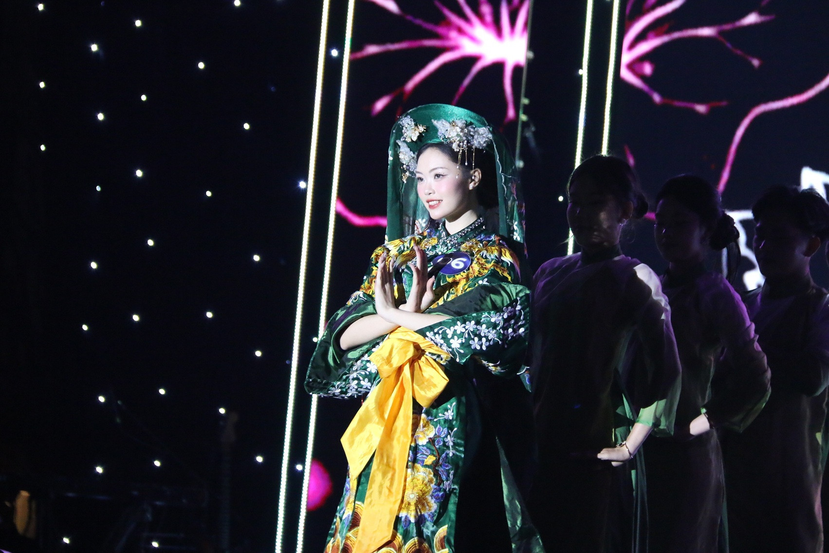 06 duyên dáng ngoại thương.JPG