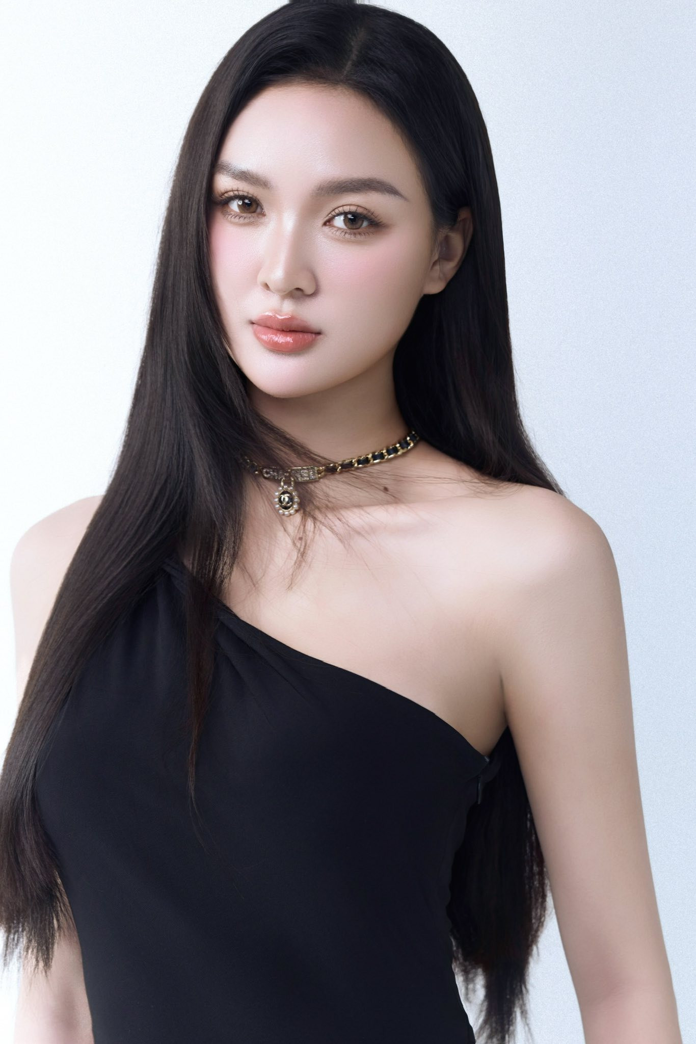 Phong cách đời thường của người đẹp quê Đăk Lăk đang được 'đẩy thuyền' với cầu thủ Đình Bắc  - Ảnh 1.