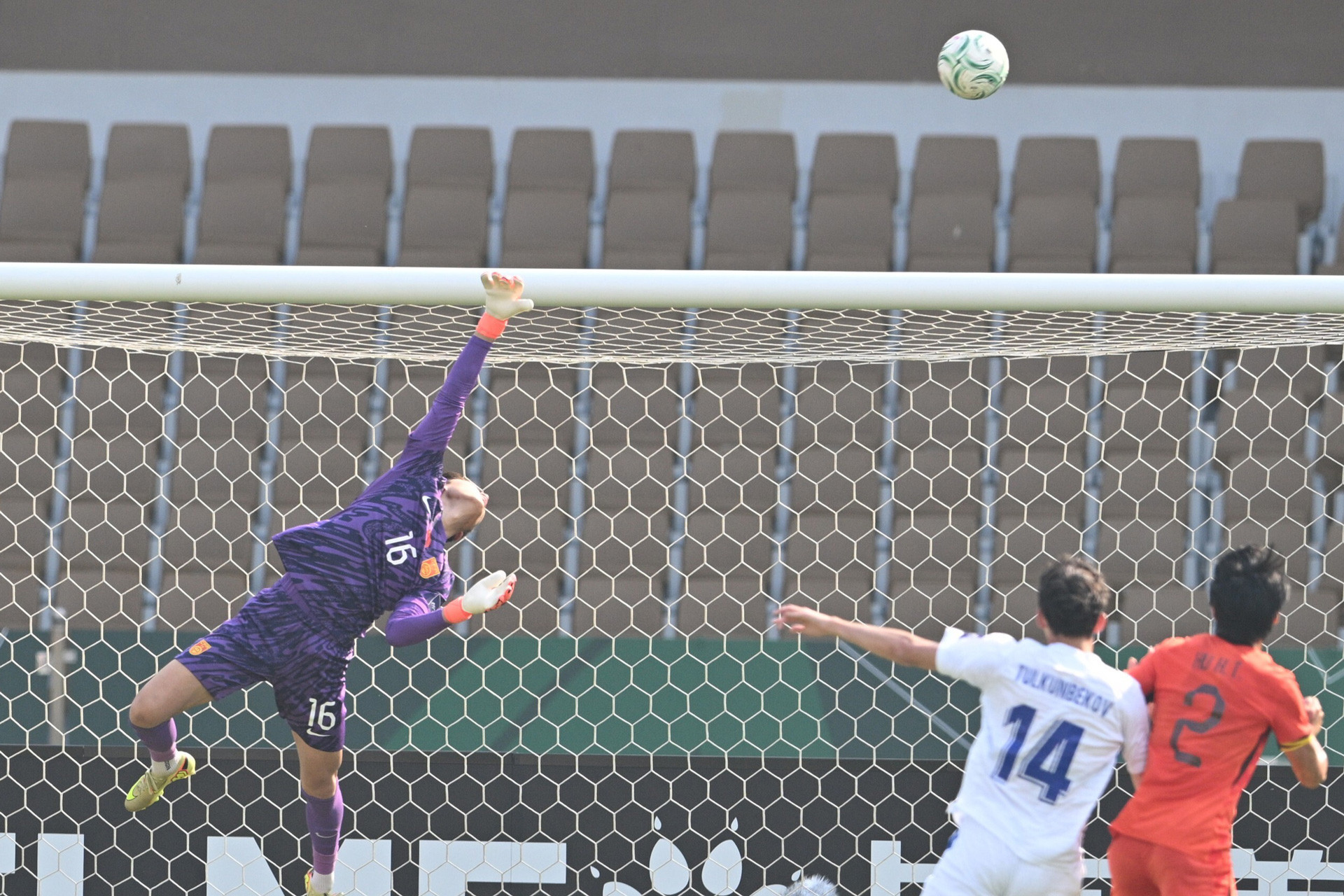 Li Hao U23 Uzbekistan U23 Trung Quoc 2.jpg