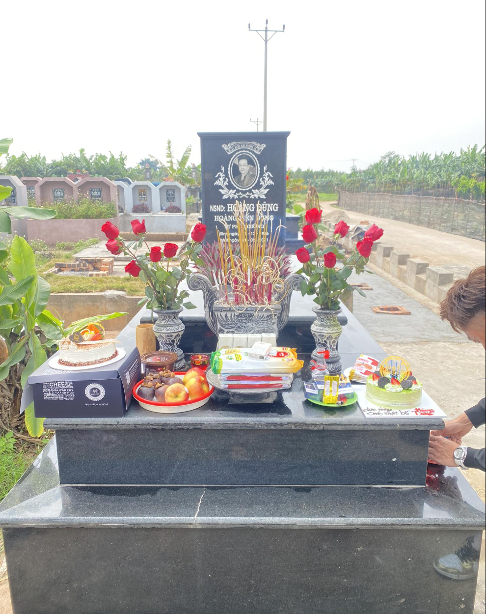 Con trai cố NSND Hoàng Dũng xúc động tưởng nhớ ngày sinh nhật của bố - Ảnh 3.