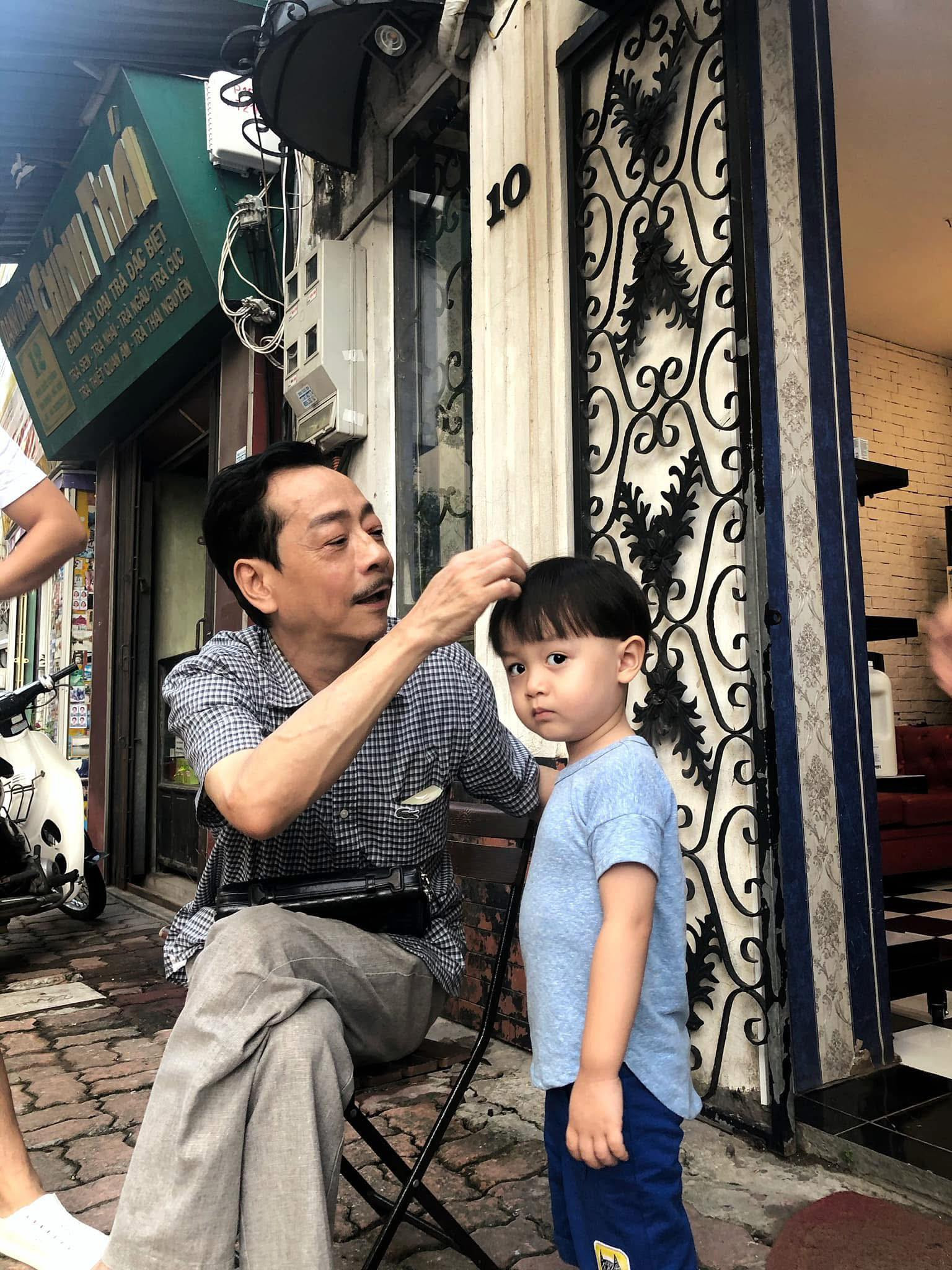 Con trai cố NSND Hoàng Dũng xúc động tưởng nhớ ngày sinh nhật của bố - Ảnh 2.