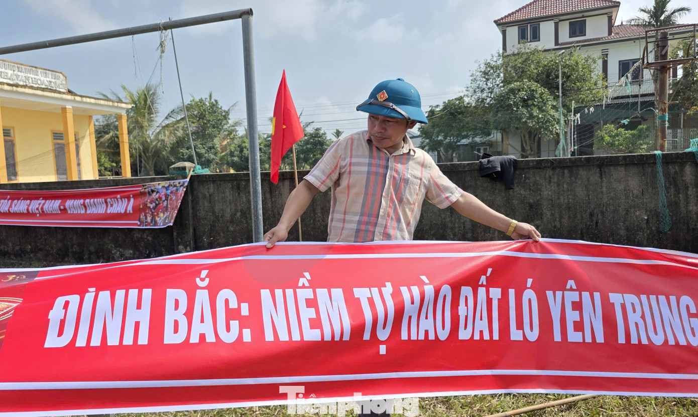 Người dân quê nhà Đình Bắc lắp màn hình cỡ lớn 'tiếp lửa' U23 Việt Nam插图1 tp-z1.jpg