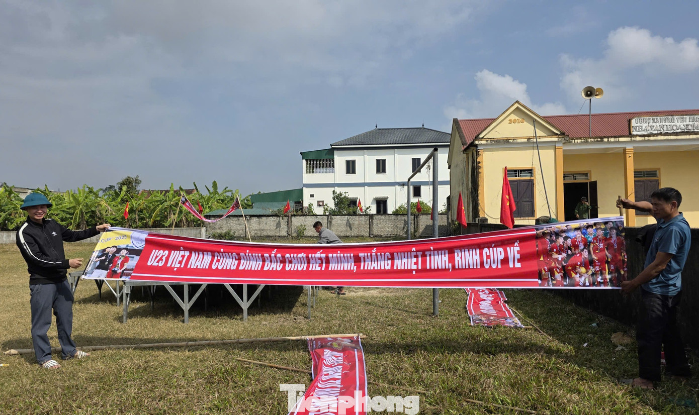 Người dân quê nhà Đình Bắc lắp màn hình cỡ lớn 'tiếp lửa' U23 Việt Nam插图2 tp-z5.jpg