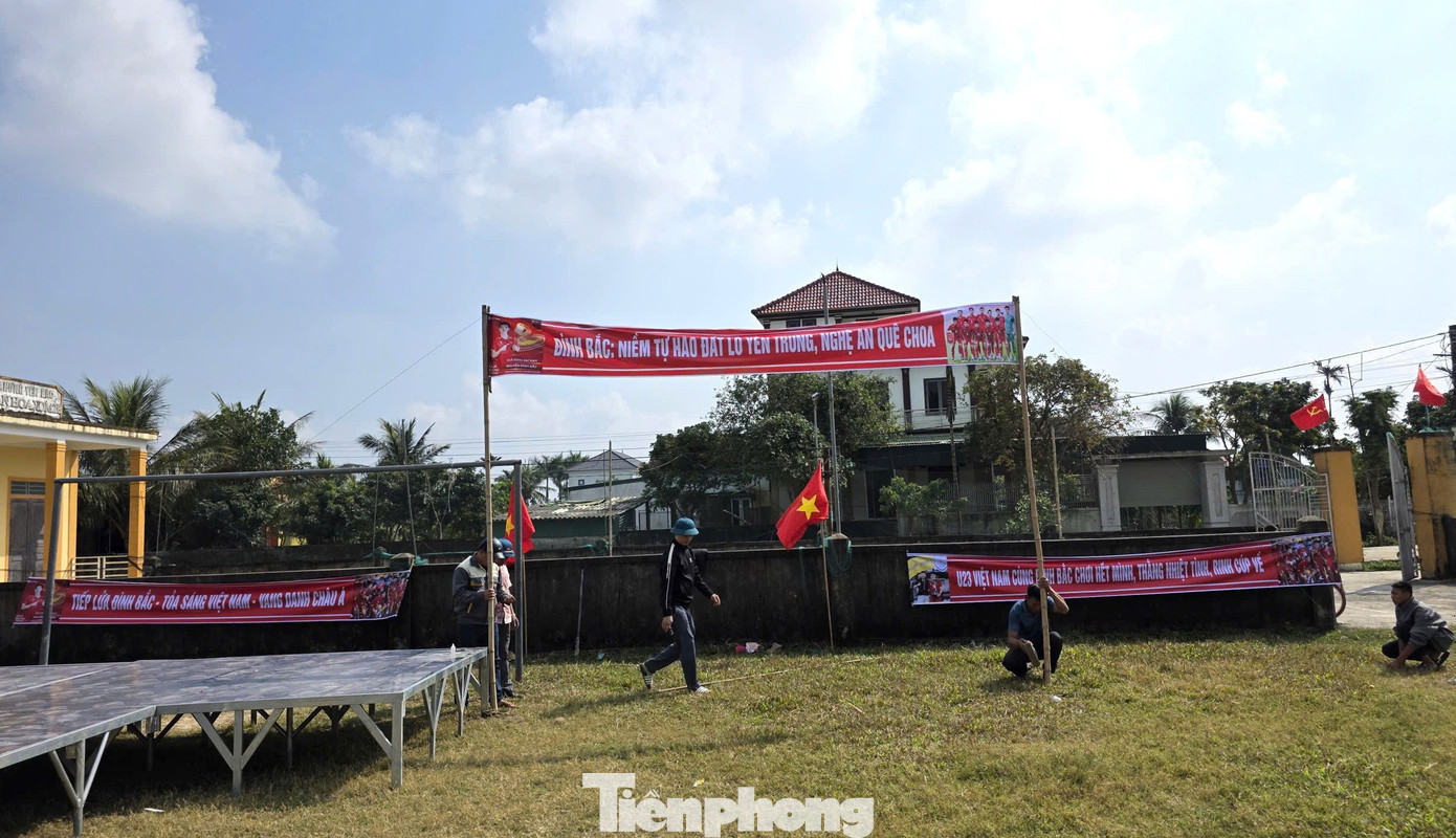 Người dân quê nhà Đình Bắc lắp màn hình cỡ lớn 'tiếp lửa' U23 Việt Nam插图 tp-z2.jpg