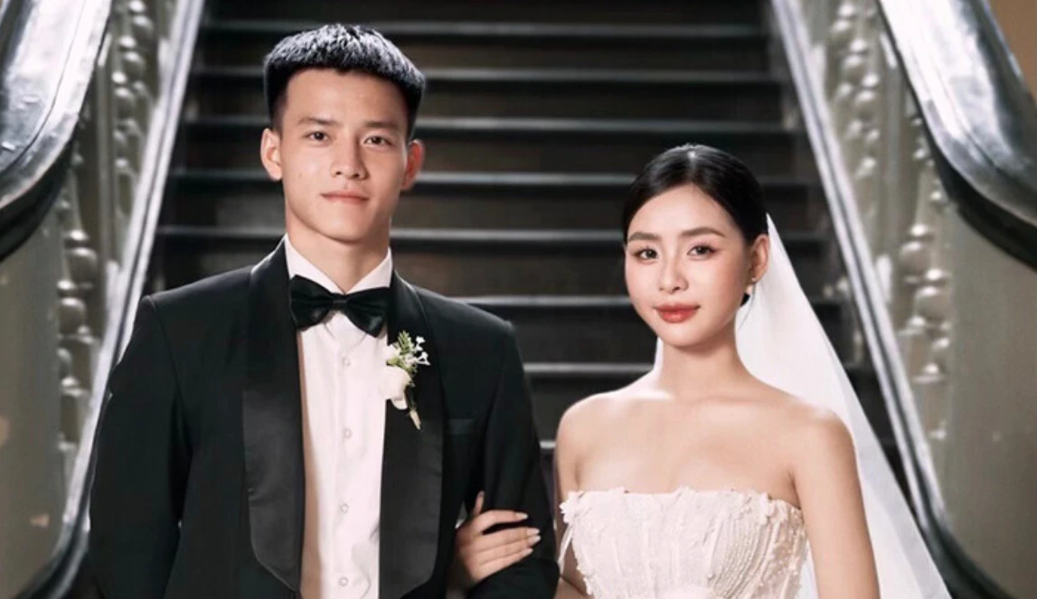 Bố tiền vệ Xuân Bắc nấu cháo gà, cùng 20 người chờ xem bán kết U23 châu Á插图2 Bố tiền vệ Xuân Bắc nấu cháo gà, cùng 20 người chờ xem bán kết U23 châu Á插图2