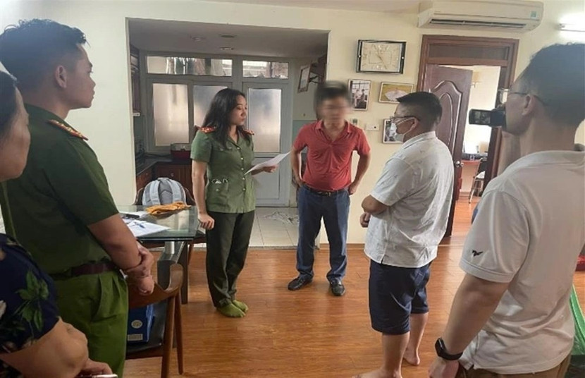 Cựu Phó Viện trưởng lừa đảo chiếm đoạt 2 , 1 tỉ đồng từ thí sinh thi tiếng Anh - Ảnh 1.