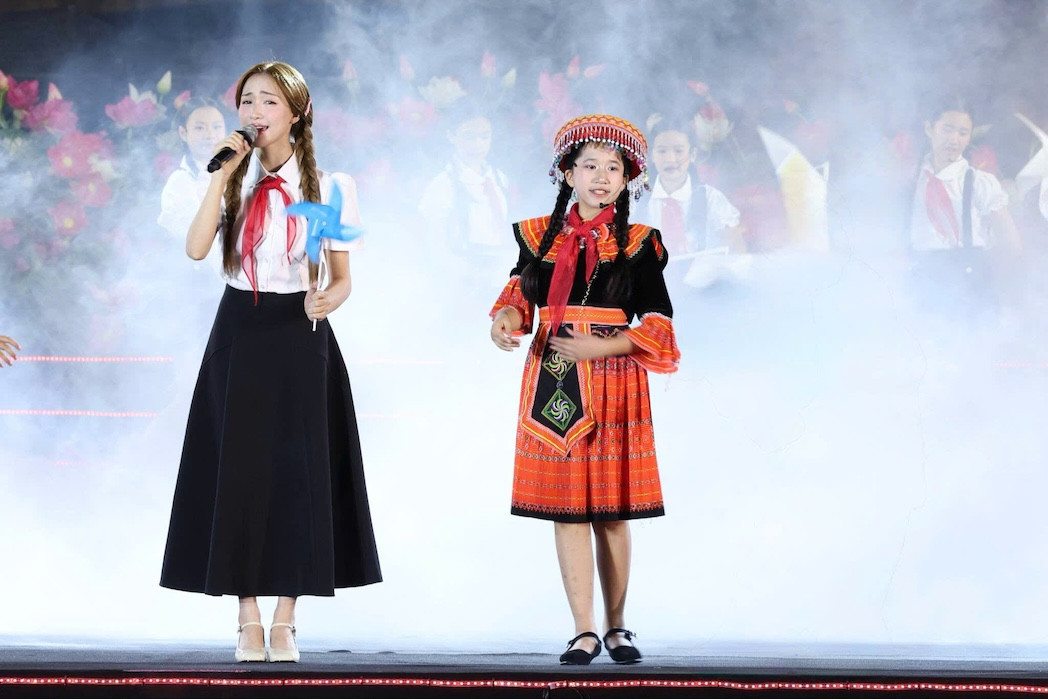 Diễn viên 13 tuổi đóng cùng Hồng Đăng trong phim VTV thế sóng 'Cách em 1 milimet'插图3 Unknown 9.jpg