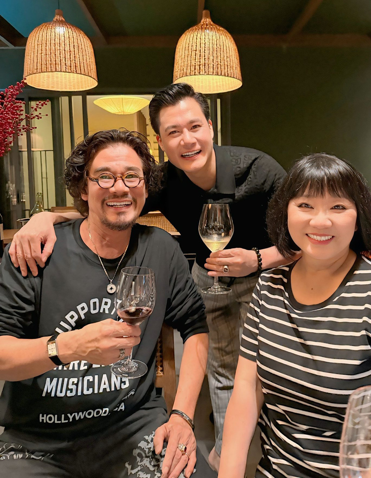 Quang Dũng mở tiệc ấm cúng tại biệt thự 400 m2 ở TP HCM - Ảnh 1.