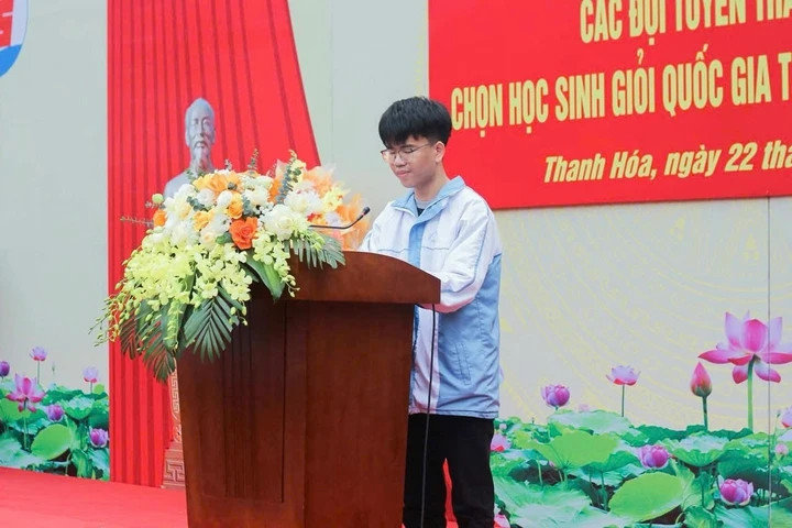 Lê Duy Khánh, trường THPT Chuyên Lam Sơn - thủ khoa môn Vật lý kỳ thi học sinh giỏi quốc gia THPT năm học 2025 - 2026.
