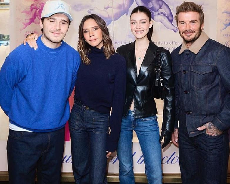 Victoria 'suy sụp', David Beckham phản ứng 'lạ' sau khi bị con trai cả bóc mẽ - Ảnh 1.