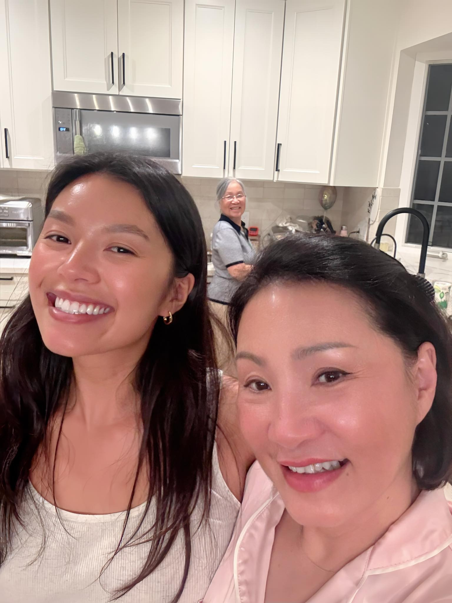 Hồng Đào ở tuổi U70 và câu chuyện 'bé thơ' cùng mẹ ruột - Ảnh 4.