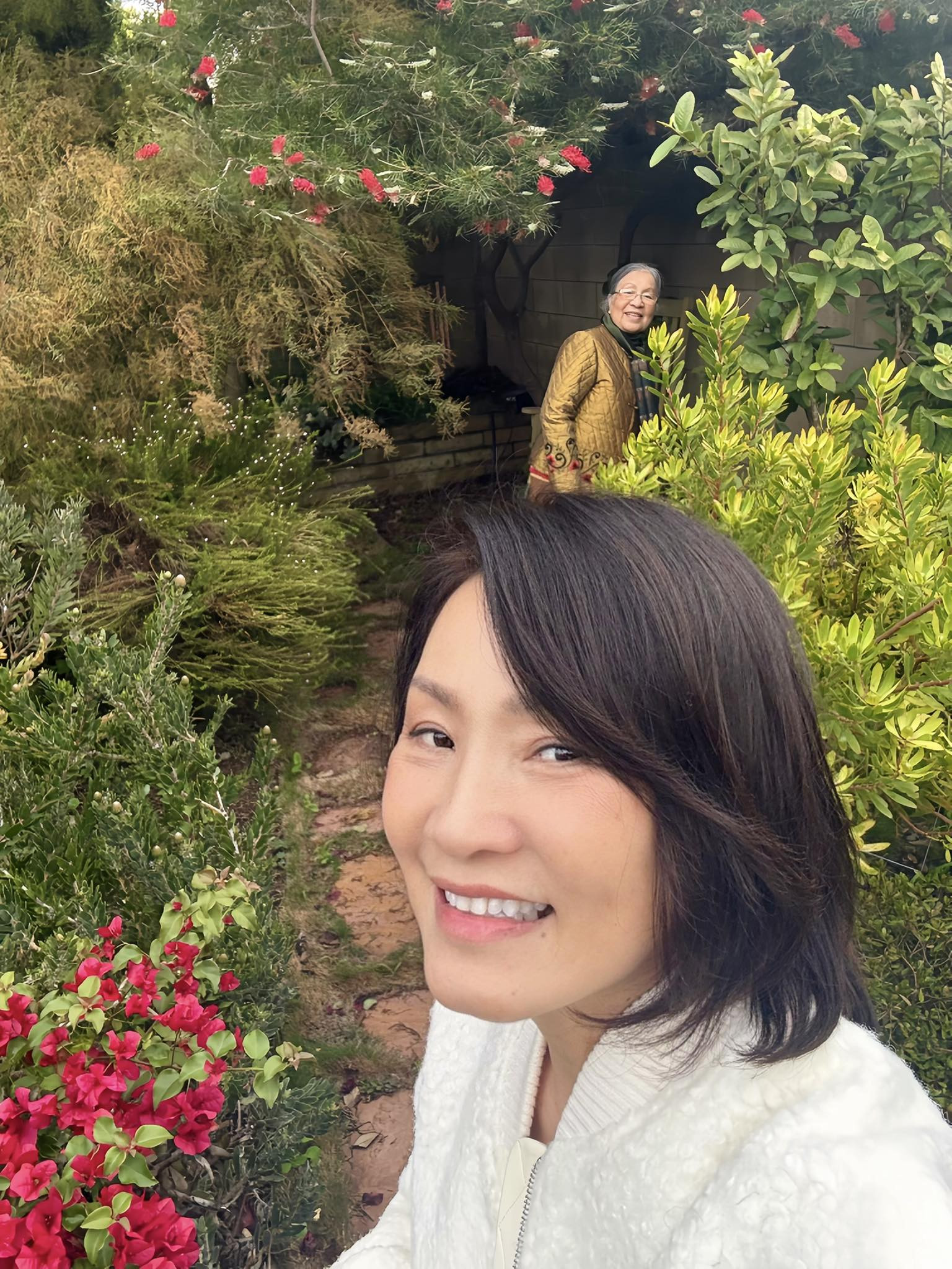 Hồng Đào ở tuổi U70 và câu chuyện 'bé thơ' cùng mẹ ruột - Ảnh 2.