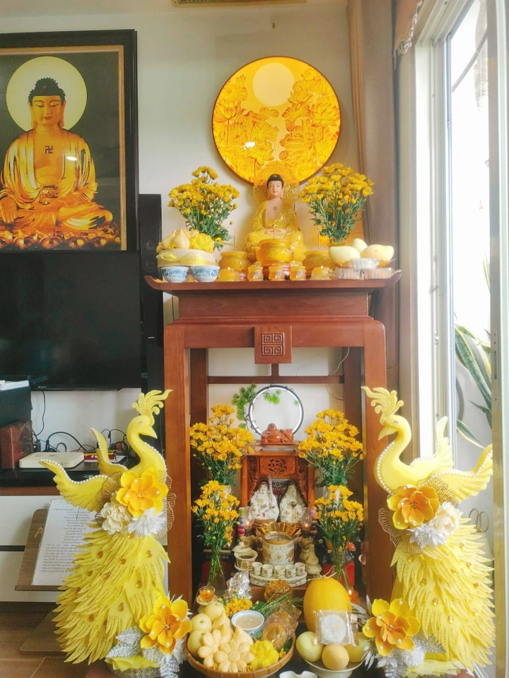 Hai ban thờ nhỏ xinh tại gia đình chị Thủy.