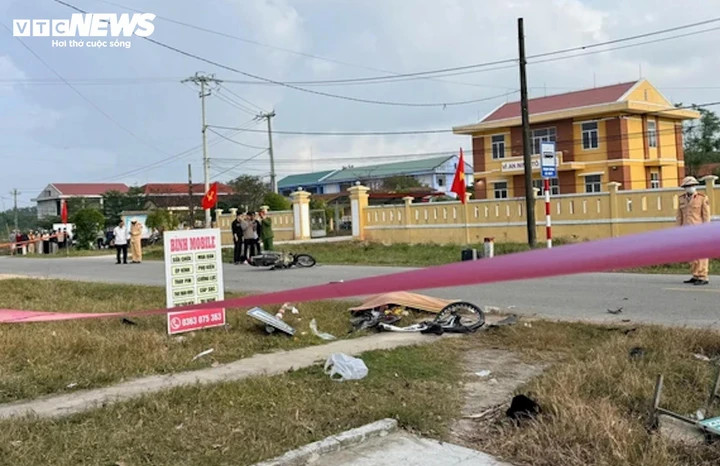 Hiện trường nơi xảy ra vụ tai nạn nghiêm trọng trên tuyến quốc lộ 49B (TP Huế)