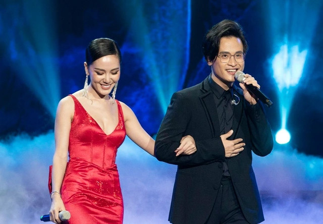 Ca sĩ Phương Linh bất ngờ