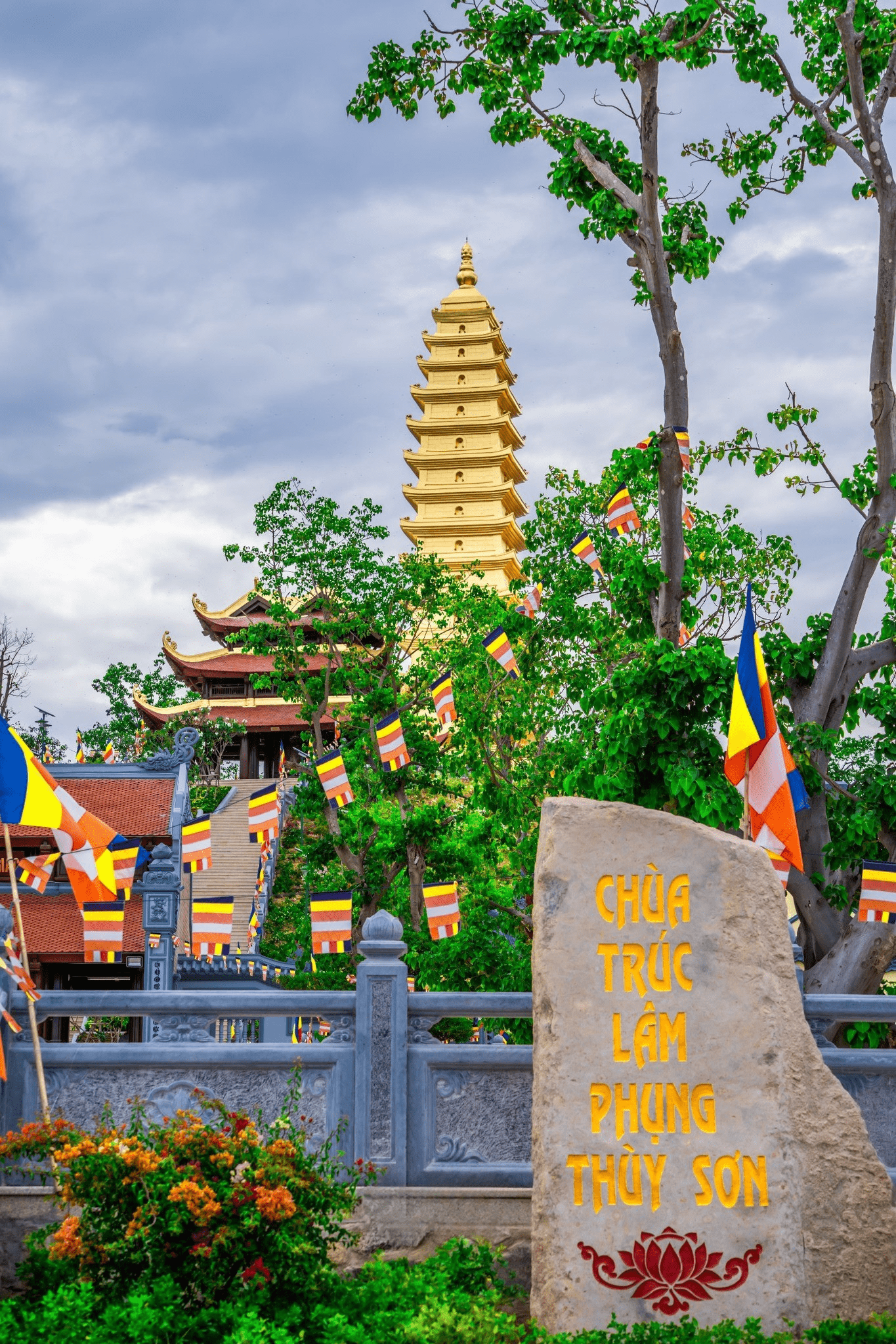 Cận cảnh ngôi chùa có bảo tháp dát vàng - Nơi doanh nhân Minh Hoàng và Á hậu Phương Nhi làm lễ Hằng thuận - Ảnh 5.