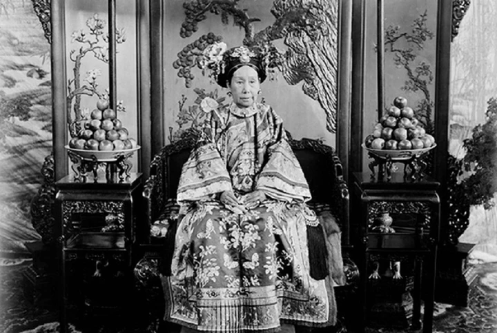 Ngân khố còn lại bao nhiêu khi triều đại nhà Thanh sụp đổ?插图 Từ Hi Thái hậu từng yêu cầu bỏ ra gần 400 ngàn lượng vàng, tương đương 6 triệu nhân dân tệ (khoảng 21 tỷ VNĐ) để tổ chức bữa tiệc tất niên.