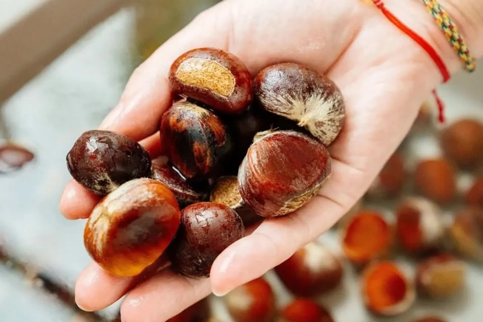 Hạt dẻ được ví 'vua của các loại hạt', nhiều dưỡng chất nhưng 3 nhóm người này cần hạn chế ăn - Ảnh 4.