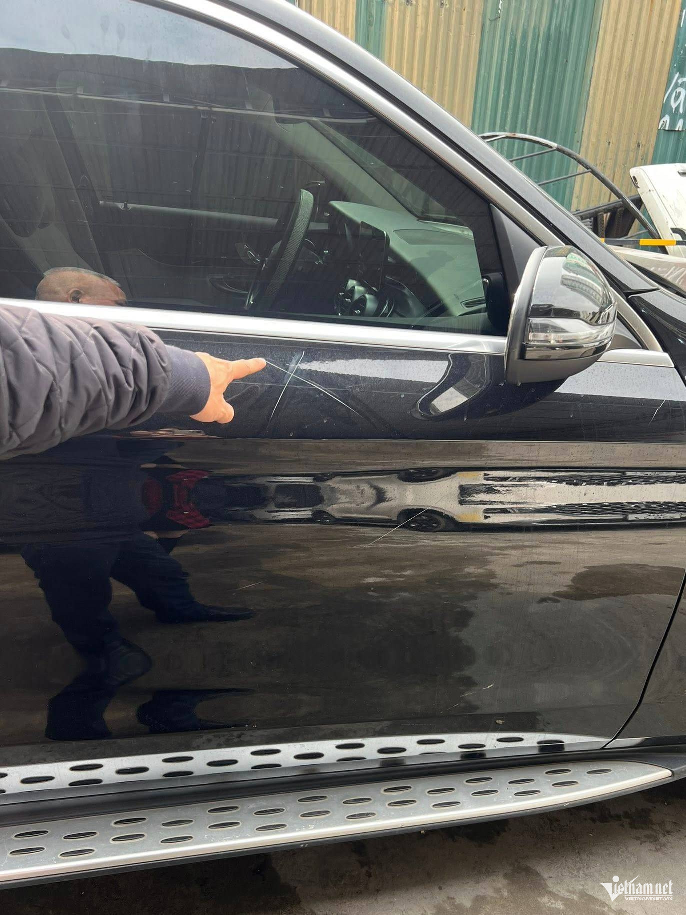 Vụ cào xước xe Mercedes GLC 200 đỗ trước cửa: Bực một phút, &amp;apos;bóc lịch&amp;apos; như chơi插图2