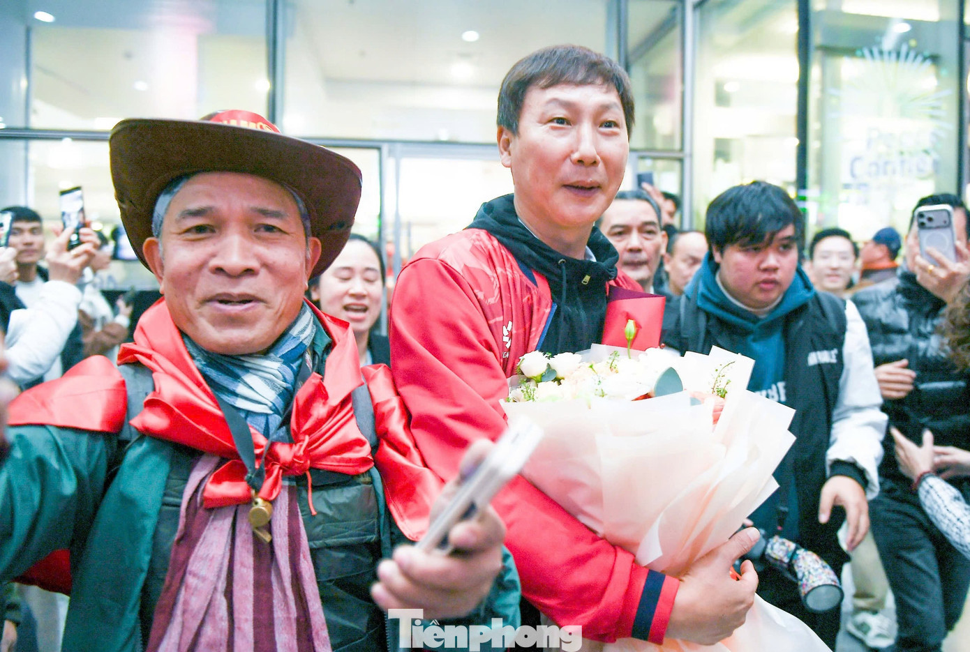 Mừng về nhà, những chiến binh quả cảm U23 Việt Nam!插图 tp-sik.jpg