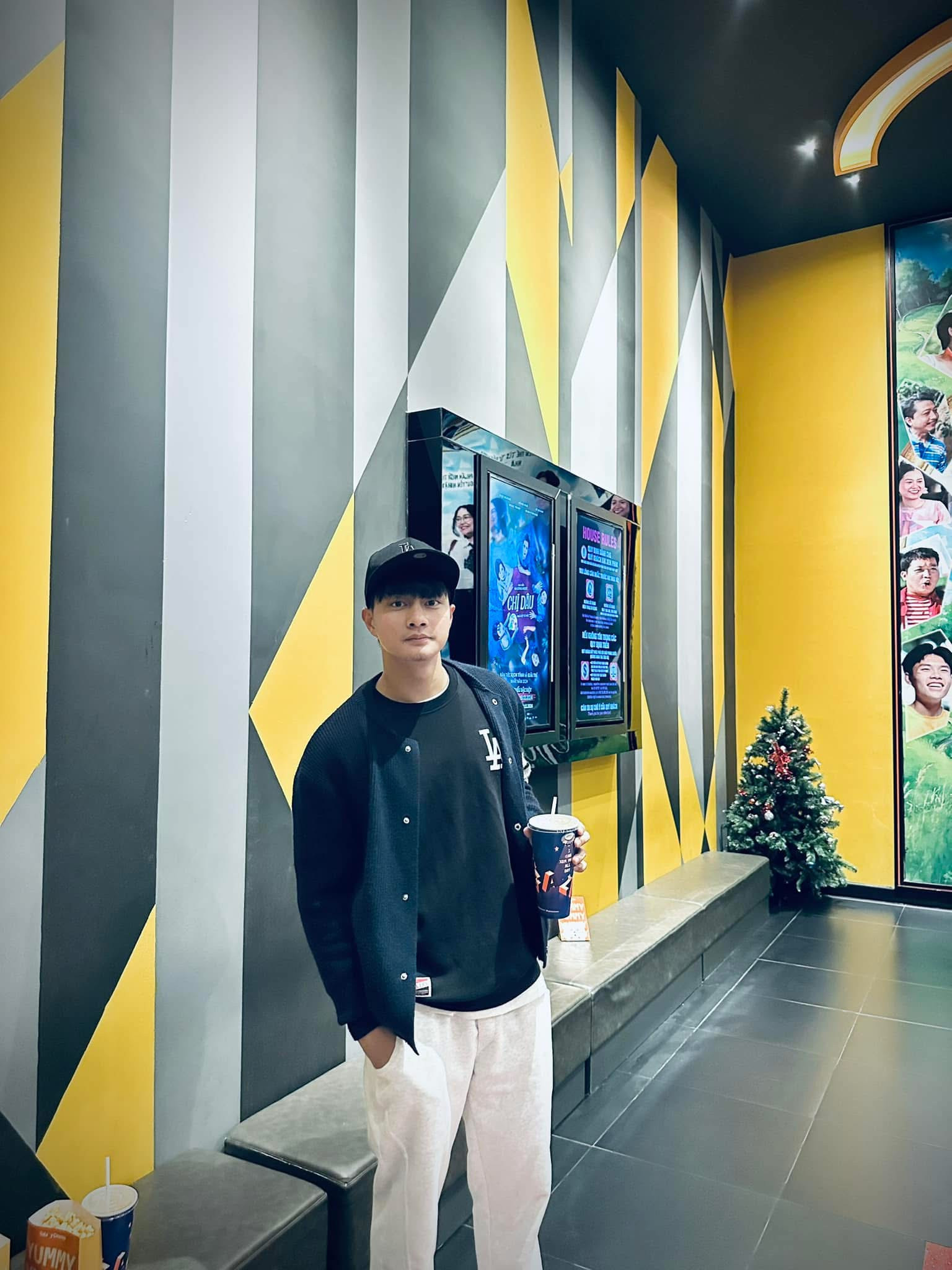 Phong cách đời thường giản dị nhưng sáng bừng của thủ môn Cao Văn Bình  - Ảnh 7.