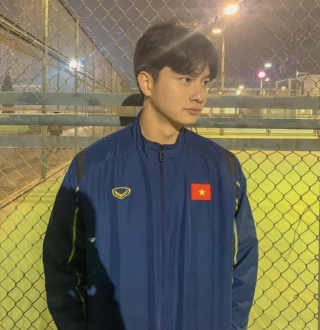 Phong cách đời thường giản dị nhưng sáng bừng của thủ môn Cao Văn Bình - Ảnh 5.