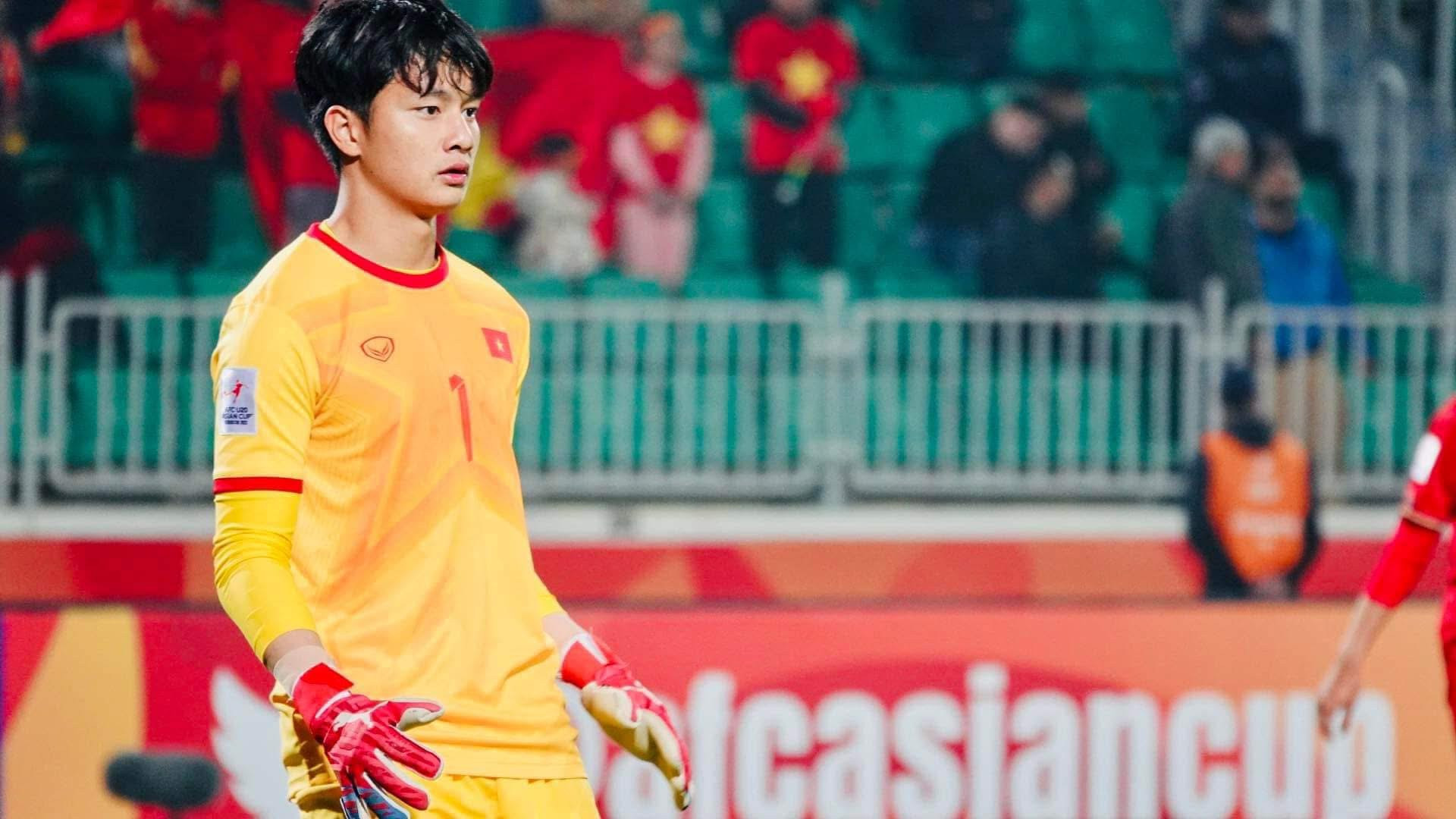 Phong cách đời thường giản dị nhưng sáng bừng của thủ môn Cao Văn Bình - Ảnh 3.