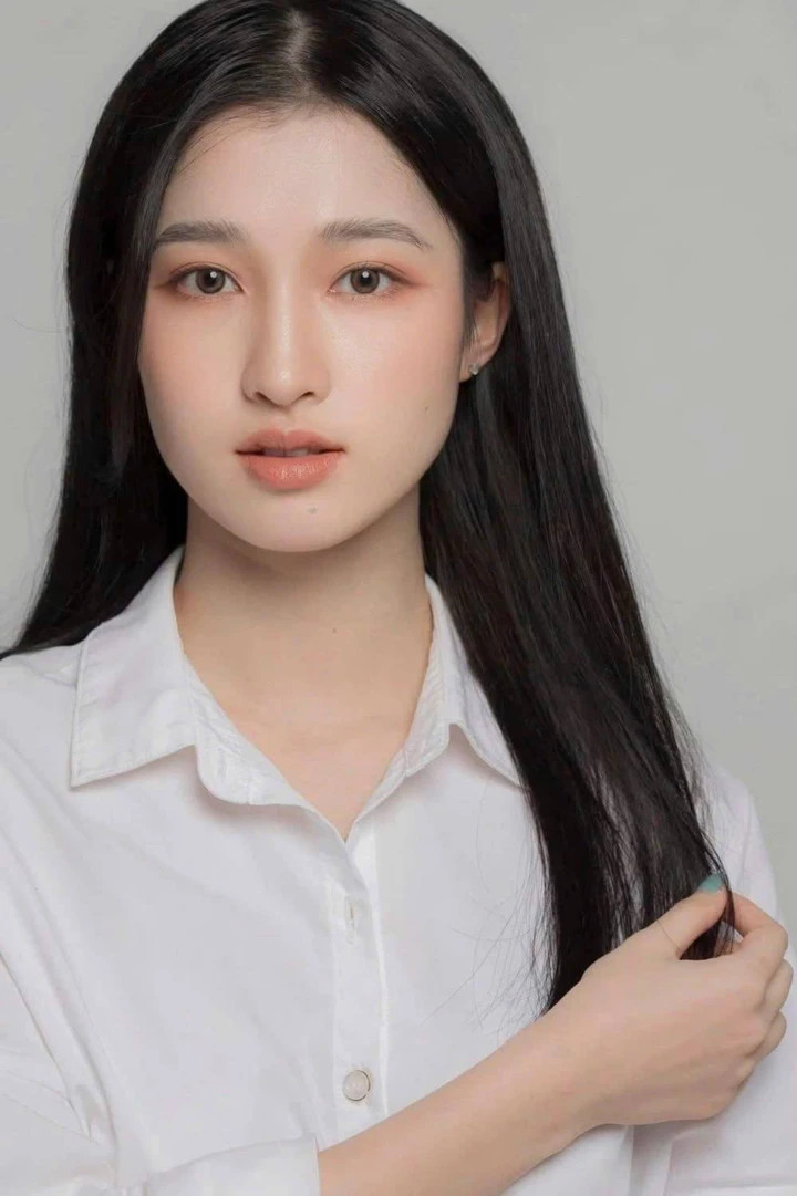 Ảnh profile của Phương Nhi thời điểm thi Miss World Vietnam 2022.