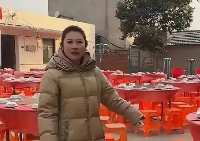 Bắt chước trào lưu mời cả làng đến ăn tiệc, cô gái nhận kết đắng, ế 100 mâm插图1 buatiec.jpg