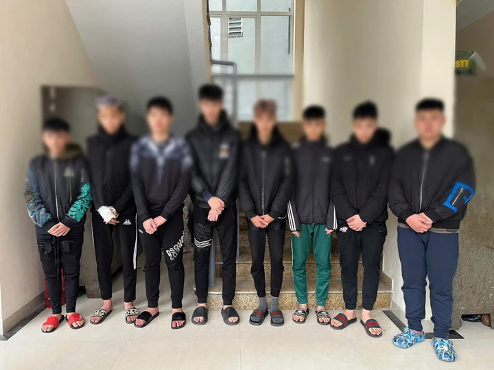 Nhóm thanh, thiếu niên sàm sỡ, gây rối tại cơ quan công an.