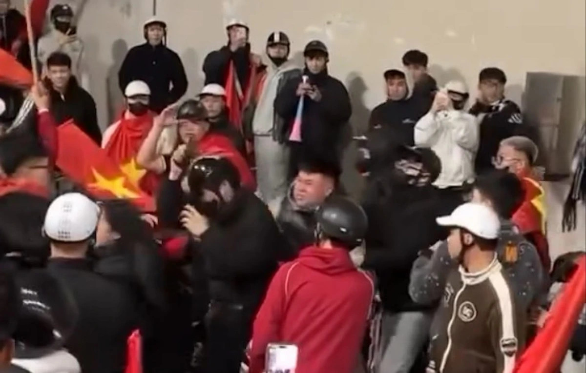 Nữ công nhân bị đồng nghiệp sàm sỡ trong nhà vệ sinh gây xôn xao插图2 Nữ công nhân bị đồng nghiệp sàm sỡ trong nhà vệ sinh gây xôn xao插图2