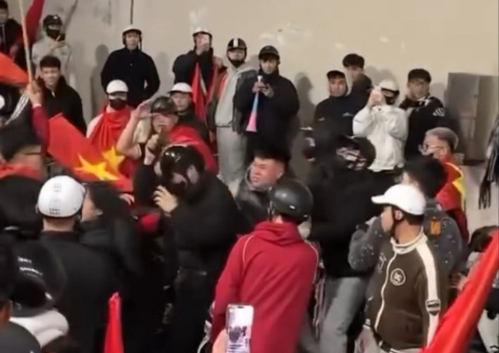 Nhóm thanh niên gây rối ở hầm Kim Liên vào rạng sáng 24/1.