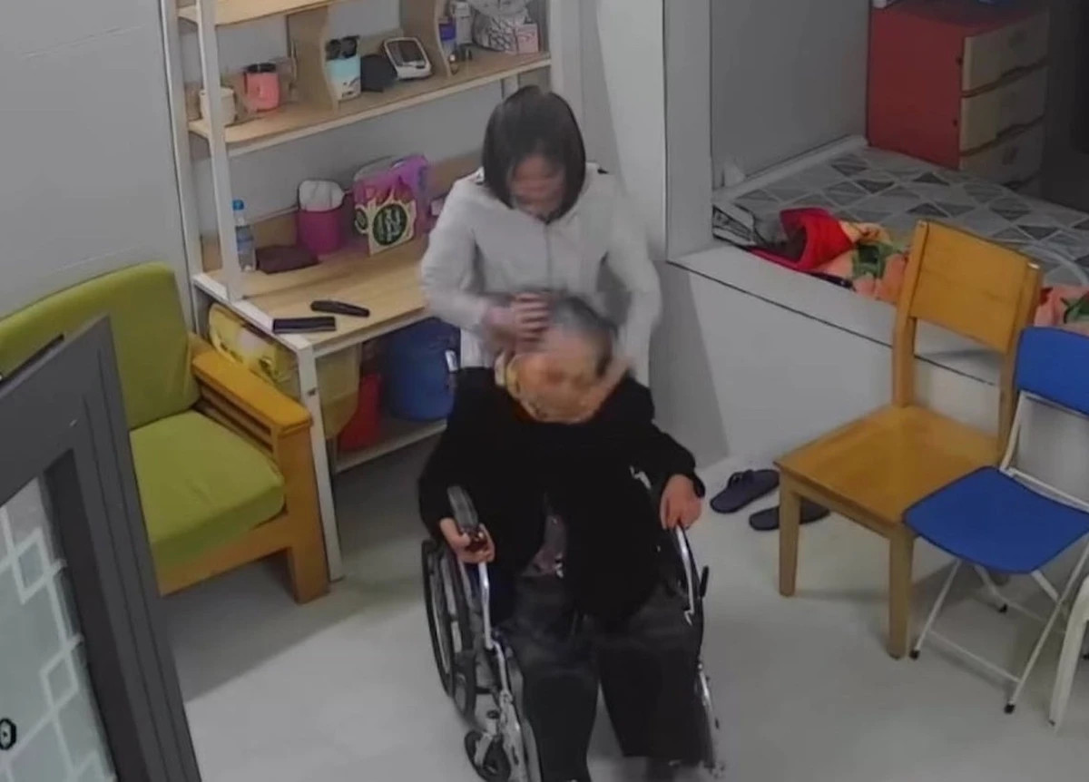 ‘Mẹ tôi quá sợ hãi’插图2 ‘Mẹ tôi quá sợ hãi’插图2