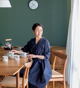 Không chồng con, tuổi già tôi sống hạnh phúc trong căn biệt thự khiến cả làng ghen tị - Ảnh 1.