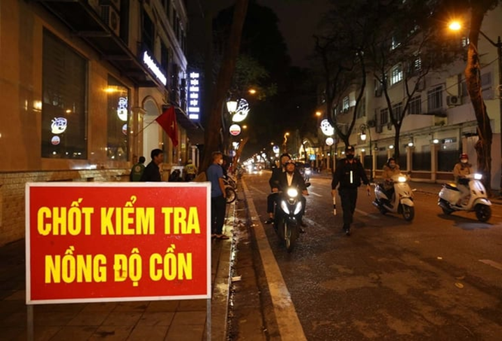 Chỉ cần bị phát hiện trong máu hoặc trong hơi thở có nồng độ thì người điều khiển phương tiện tham gia giao thông sẽ bị xử phạt vi phạm.