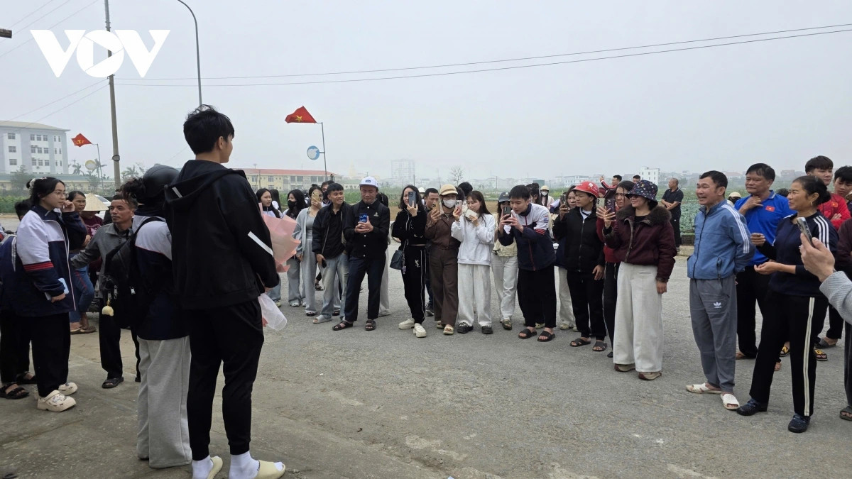 nguoi ham mo que nha nong nhiet chao don su tro ve cua thu thanh cao van binh hinh anh 2
