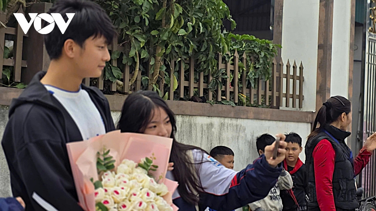 nguoi ham mo que nha nong nhiet chao don su tro ve cua thu thanh cao van binh hinh anh 4