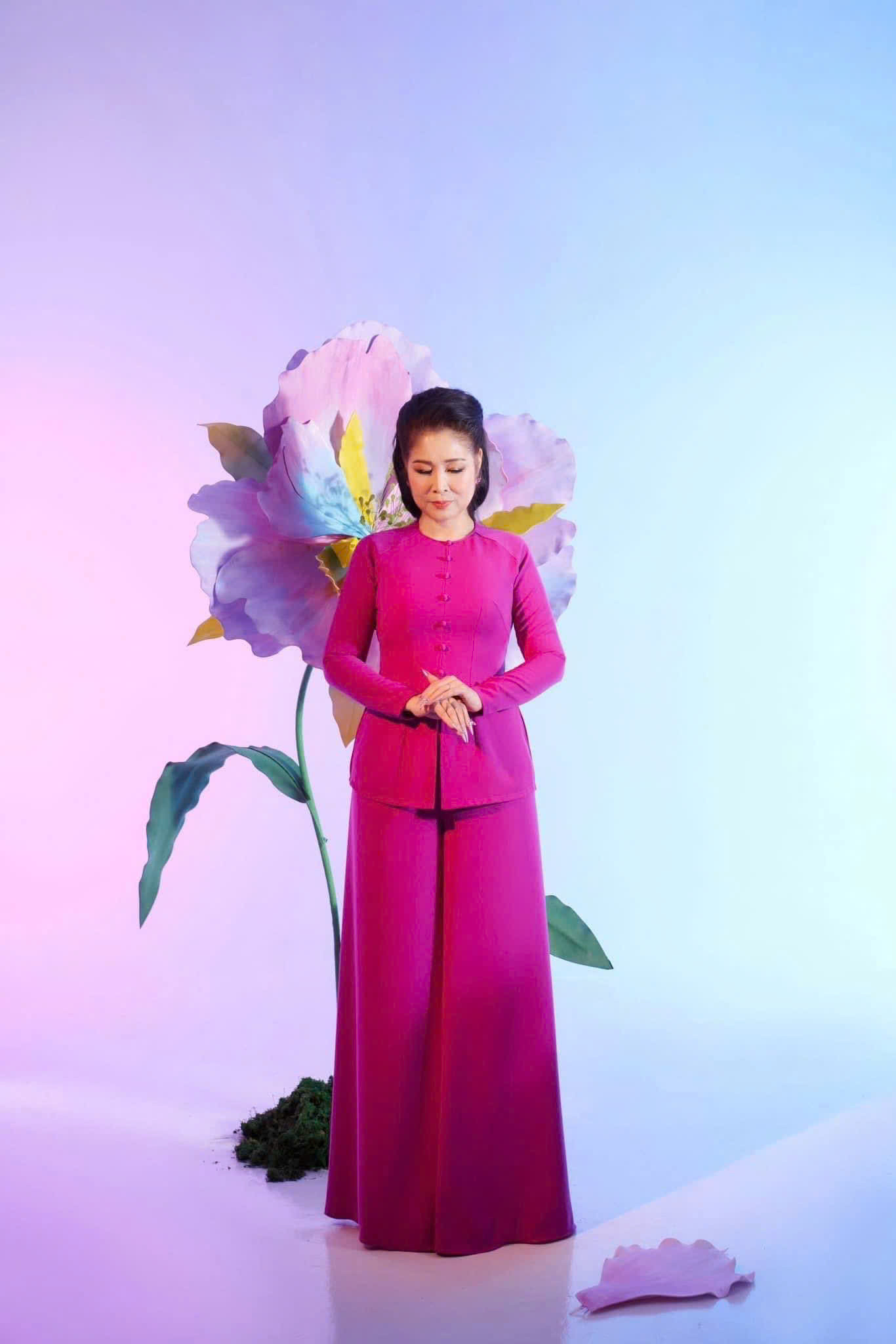 NSND Hồng Vân khoe