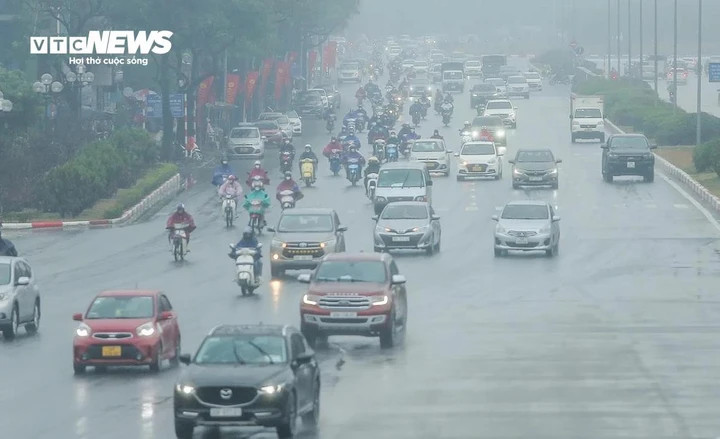 Ngày 27/1, Hà Nội xuất hiện mưa nhỏ, mưa phùn và sương mù lúc sáng sớm. (Ảnh minh hoạ: Ngô Nhung)