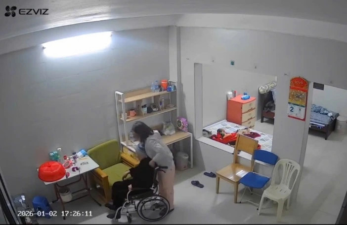 giam dinh thuong tich voi cu ba 82 tuoi bi nu giup viec bao hanh hinh anh 1